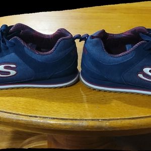 Womens Skechers sneakers